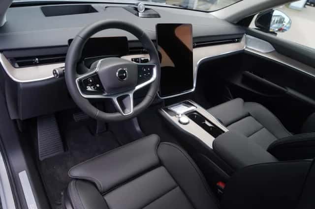 Volvo EX90 (2025) thumbnail 10
