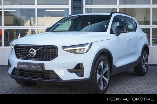 Volvo XC40 (2025) thumbnail 1