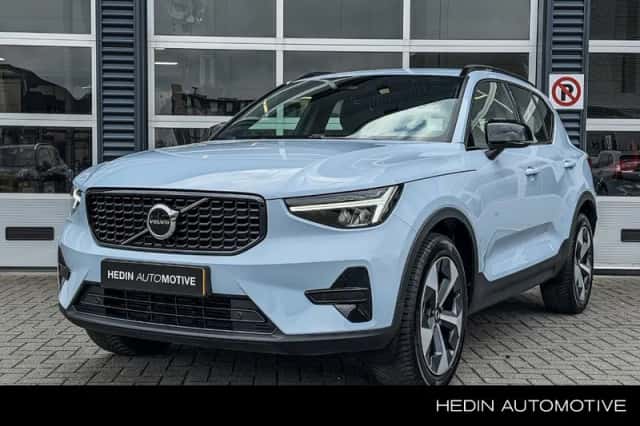 Volvo XC40 (2025) thumbnail 1