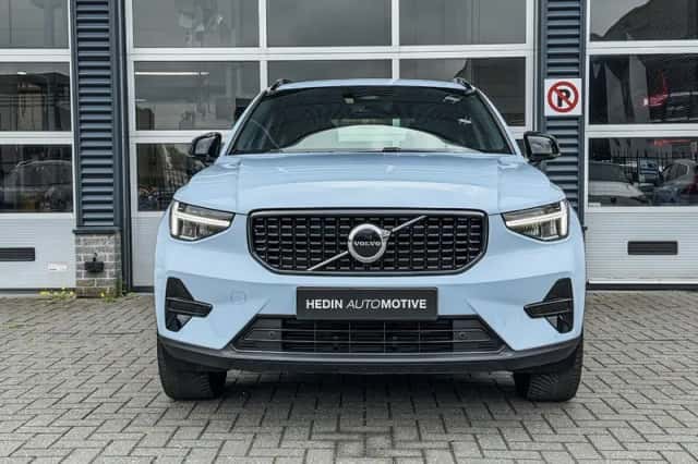 Volvo XC40 (2025) thumbnail 2