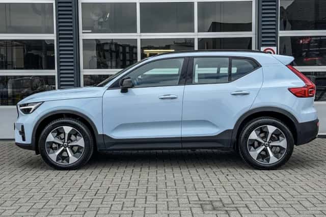 Volvo XC40 (2025) thumbnail 3