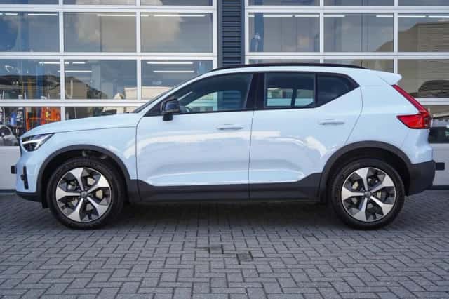 Volvo XC40 (2025) thumbnail 3