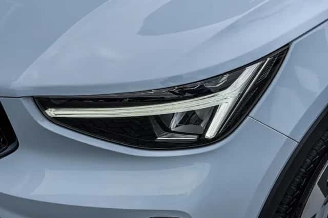 Volvo XC40 (2025) thumbnail 4
