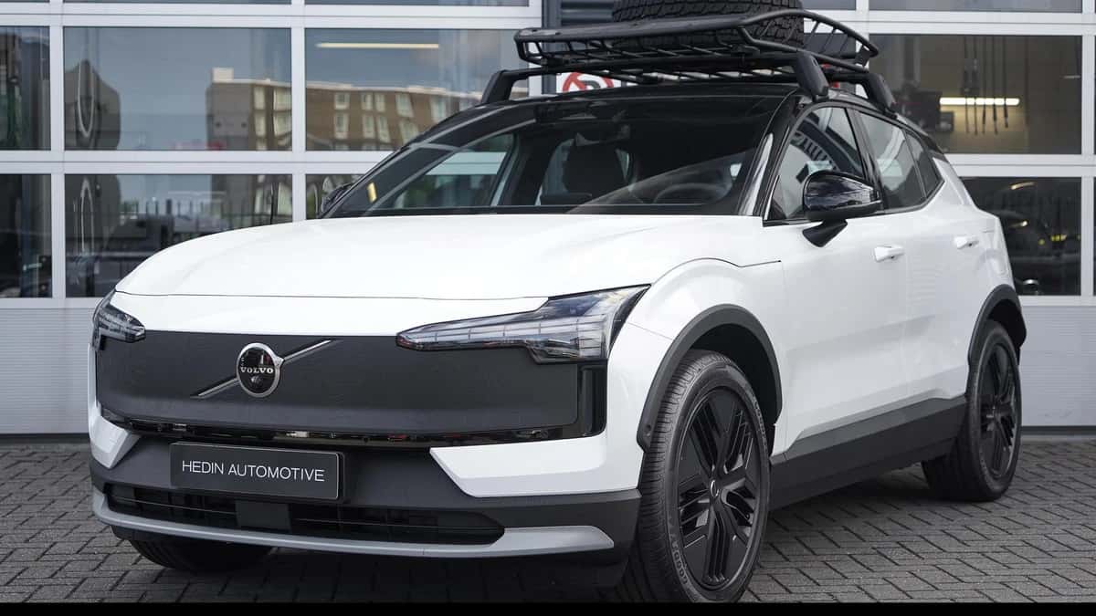 Volvo EX30 (2025) — foto 1