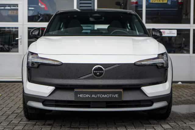 Volvo EX30 (2025) thumbnail 2