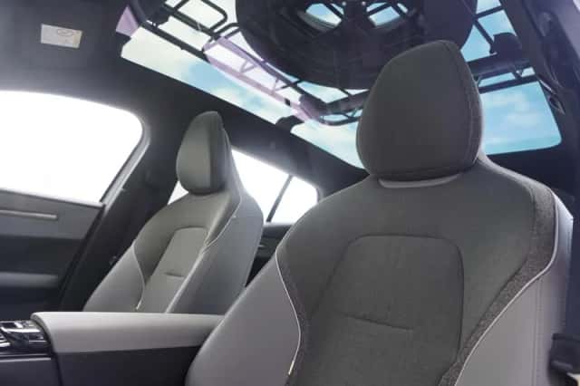 Volvo EX30 (2025) thumbnail 17