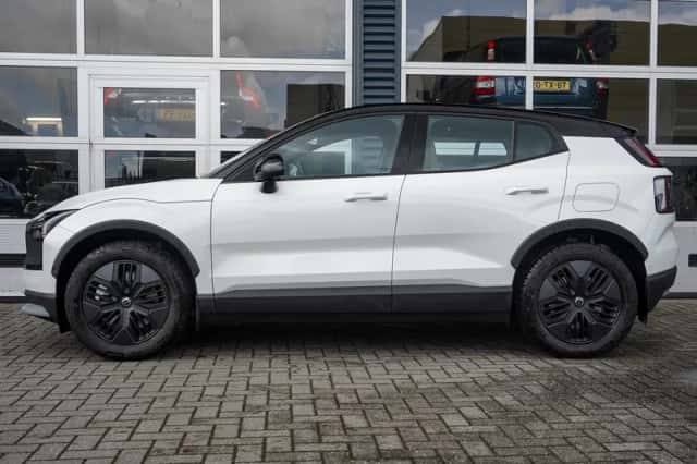 Volvo EX30 (2025) thumbnail 3