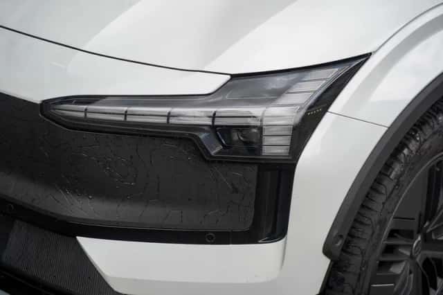 Volvo EX30 (2025) thumbnail 4