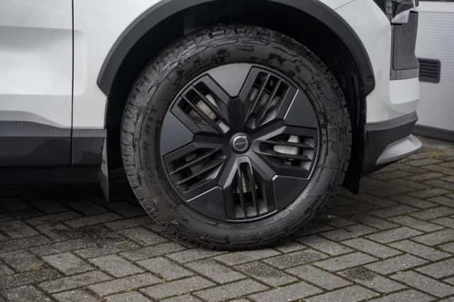 Volvo EX30 (2025) thumbnail 7