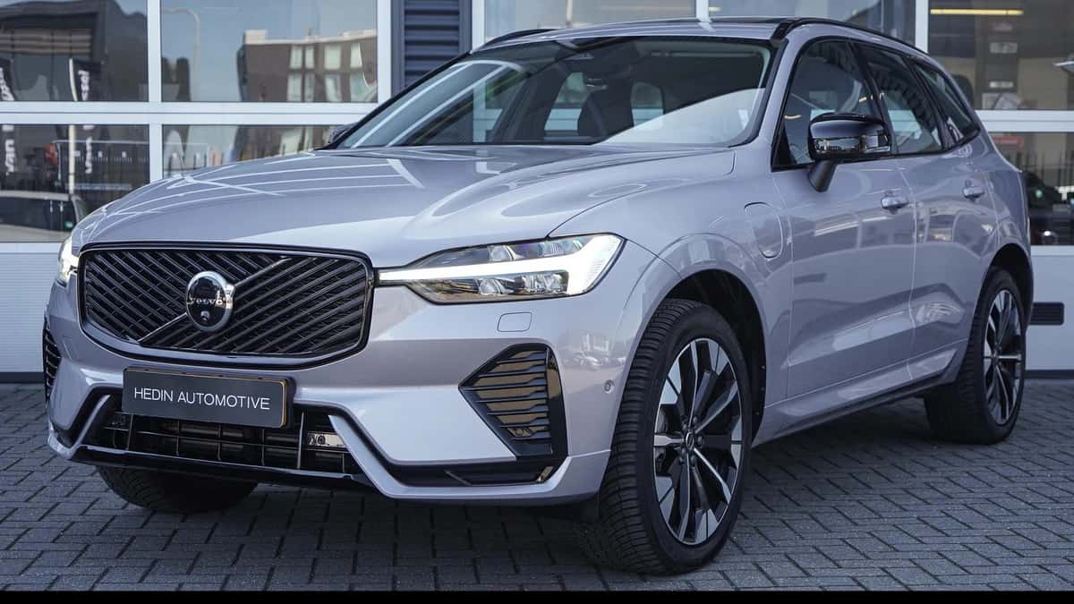 Volvo XC60 (2025) — foto 1