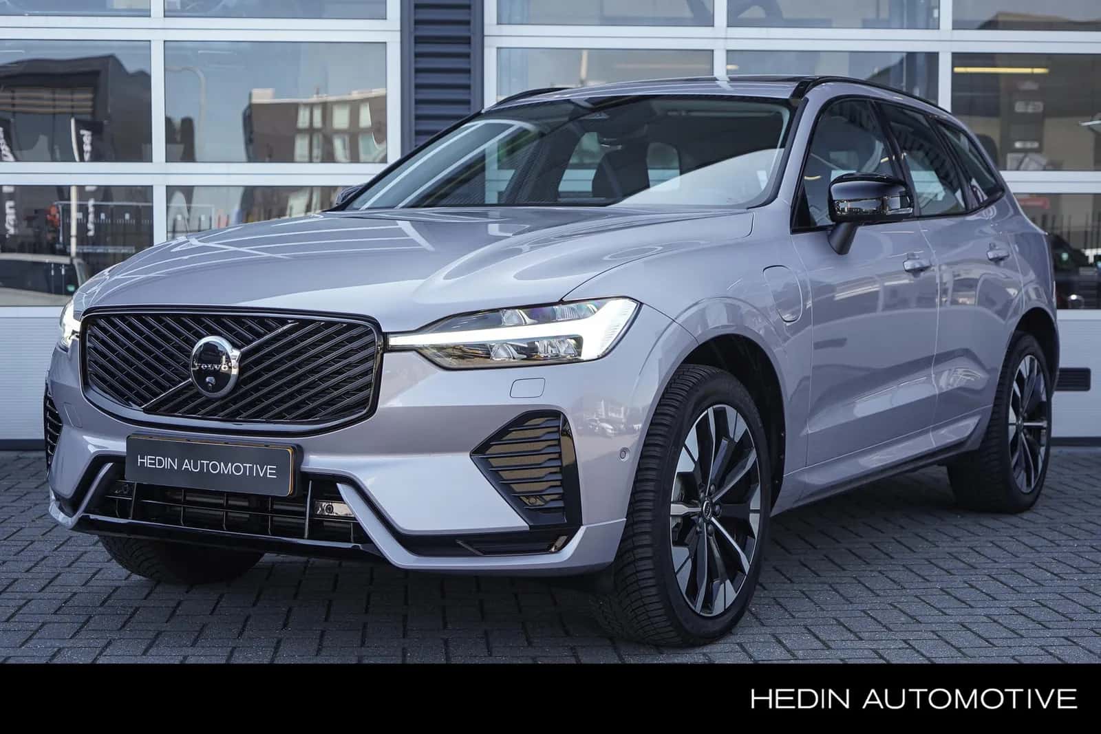 Volvo XC60 (2025) — foto 1