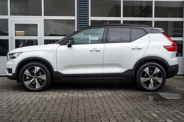 Volvo XC40 (2021) thumbnail 3