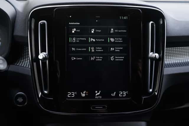 Volvo XC40 (2021) thumbnail 24