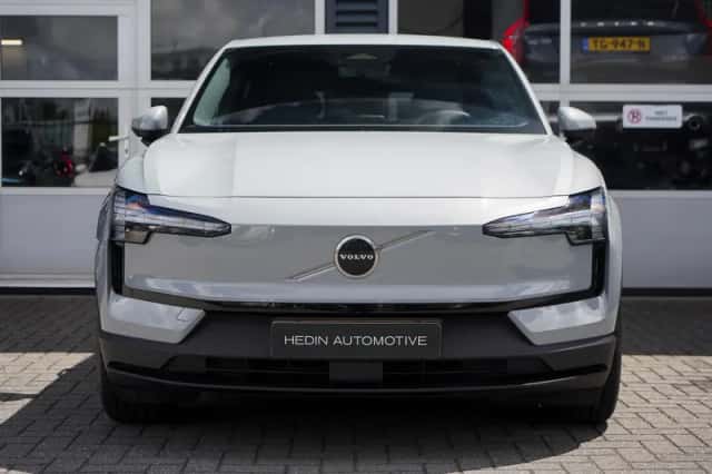 Volvo EX30 (2024) thumbnail 2