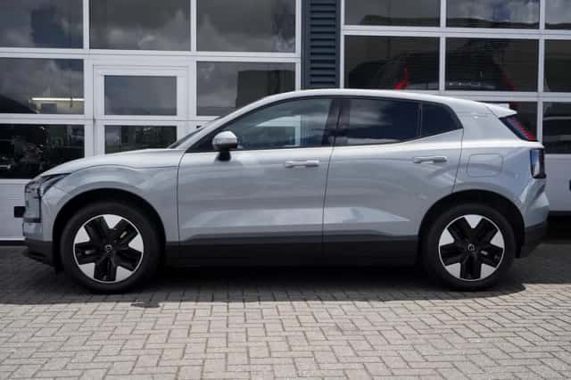 Volvo EX30 (2024) thumbnail 3