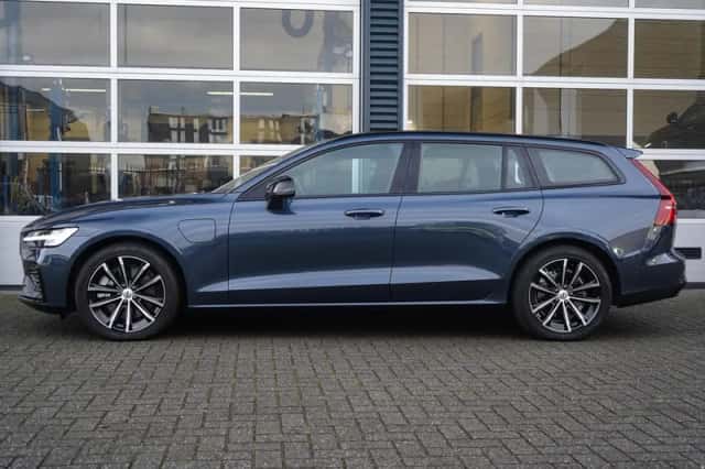 Volvo V60 (2025) thumbnail 3