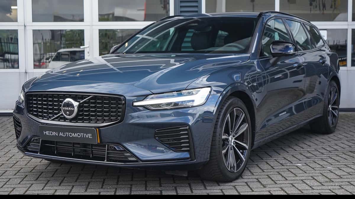 Volvo V60 (2025) — foto 1