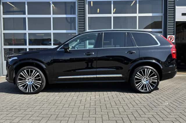 Volvo XC90 (2022) thumbnail 3