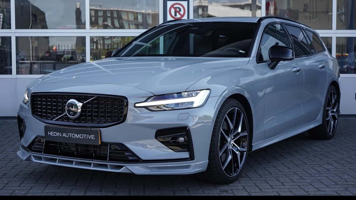 Volvo V60 (2025) — foto 1