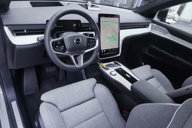 Volvo EX90 (2025) thumbnail 12
