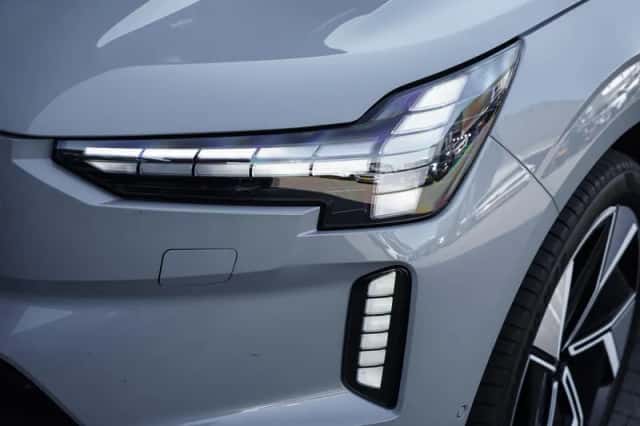 Volvo EX90 (2025) thumbnail 4
