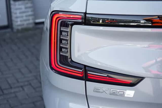 Volvo EX90 (2025) thumbnail 8