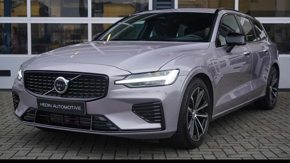 Volvo V60 (2025) — foto 1