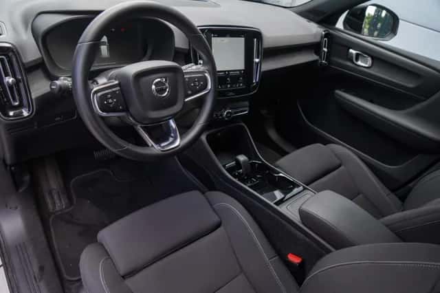 Volvo XC40 (2023) thumbnail 11