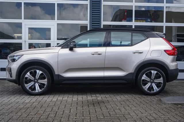 Volvo XC40 (2023) thumbnail 3