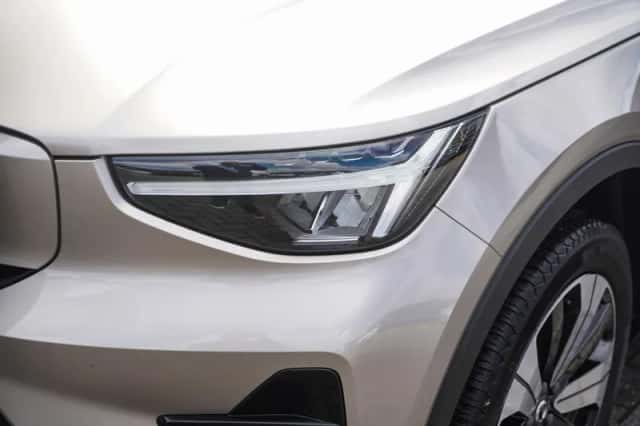 Volvo XC40 (2023) thumbnail 4