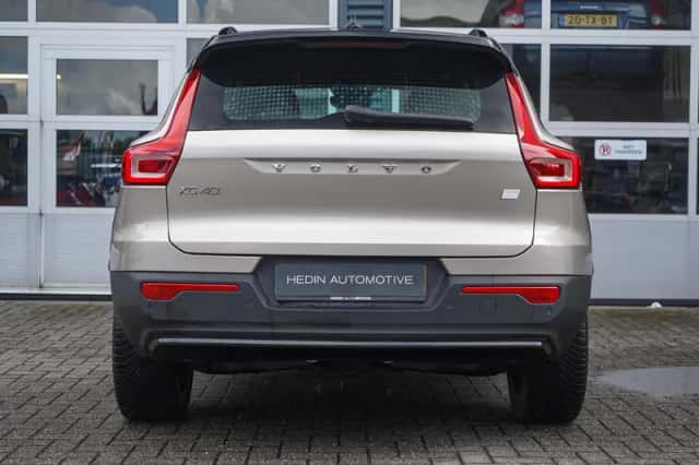 Volvo XC40 (2023) thumbnail 5