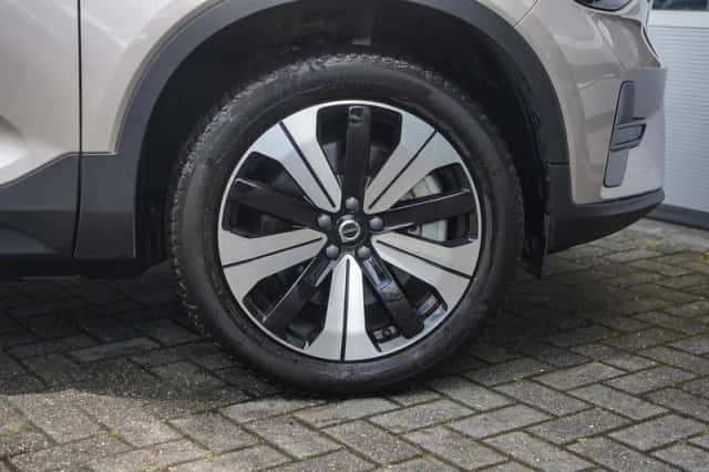Volvo XC40 (2023) thumbnail 7