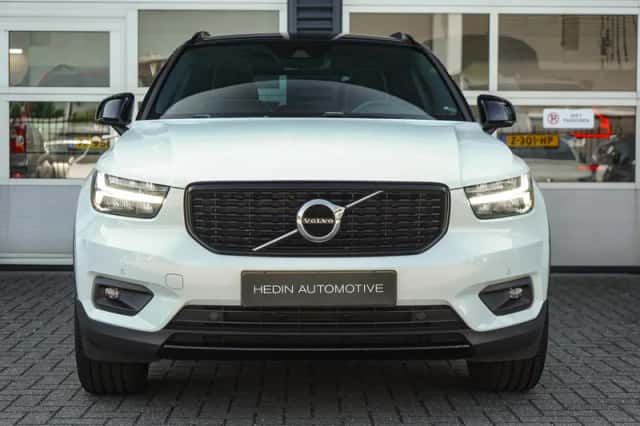 Volvo XC40 (2019) thumbnail 2