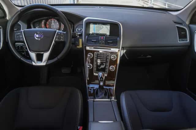 Volvo XC60 (2016) thumbnail 11