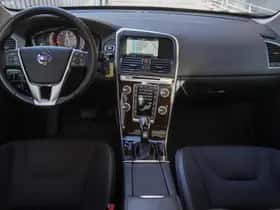 Volvo XC60 (2016) thumbnail 11