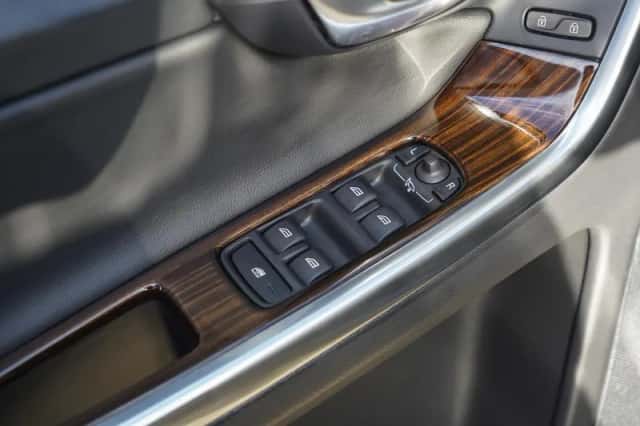 Volvo XC60 (2016) thumbnail 13