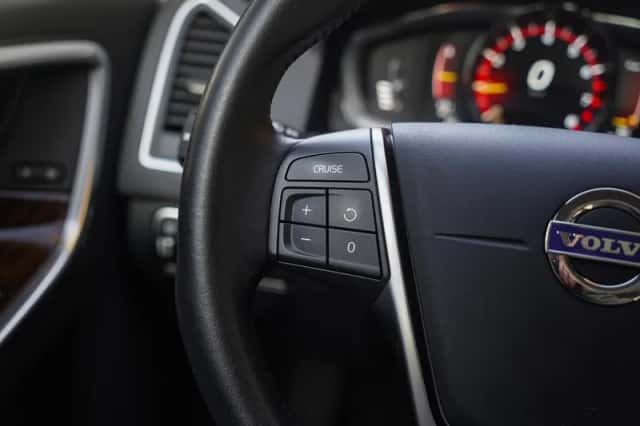 Volvo XC60 (2016) thumbnail 17
