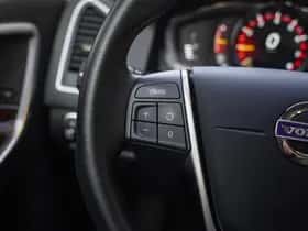 Volvo XC60 (2016) thumbnail 17