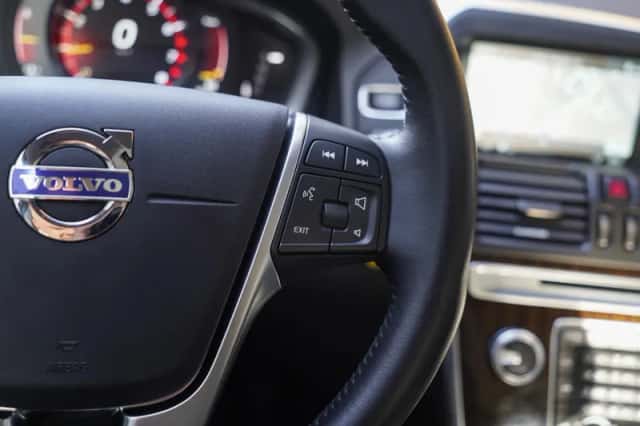 Volvo XC60 (2016) thumbnail 18