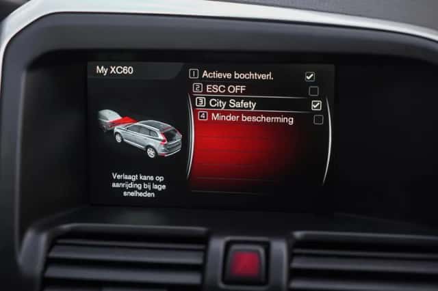 Volvo XC60 (2016) thumbnail 21