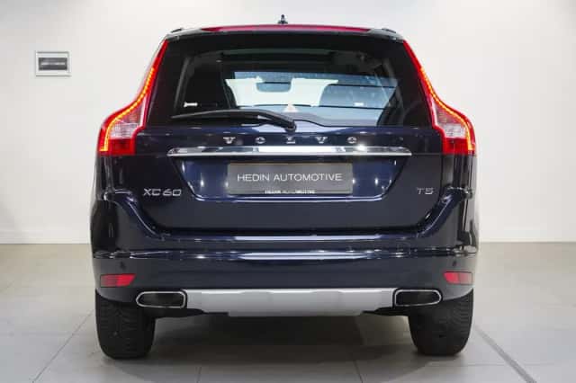 Volvo XC60 (2016) thumbnail 5