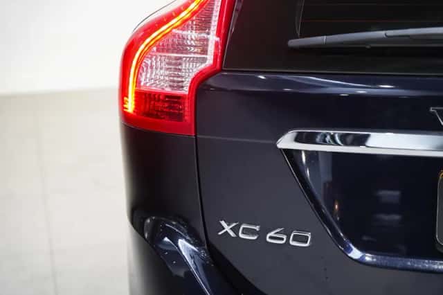Volvo XC60 (2016) thumbnail 8