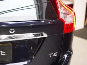 Volvo XC60 (2016) thumbnail 9
