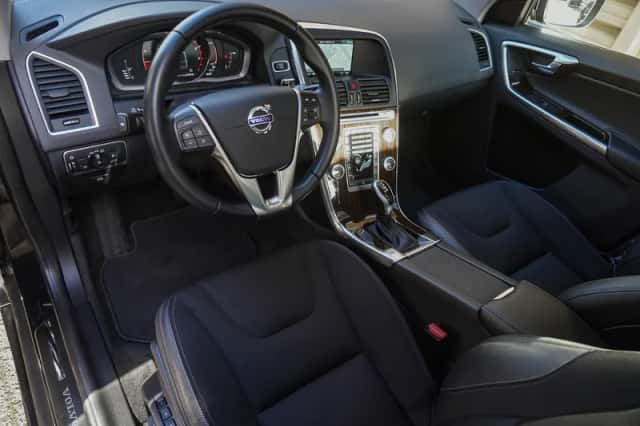 Volvo XC60 (2016) thumbnail 10