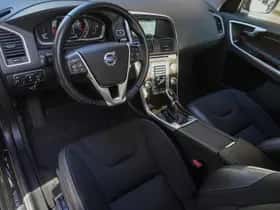 Volvo XC60 (2016) thumbnail 10