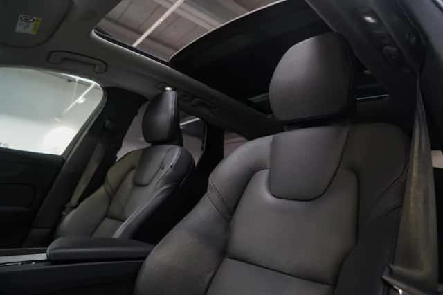 Volvo XC60 (2023) thumbnail 17