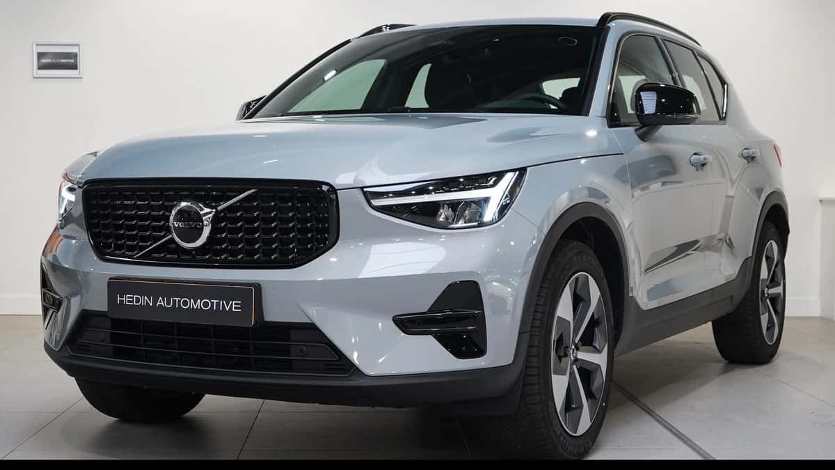 Volvo XC40 (2025) — foto 1