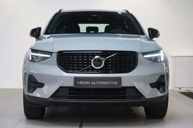 Volvo XC40 (2025) thumbnail 2
