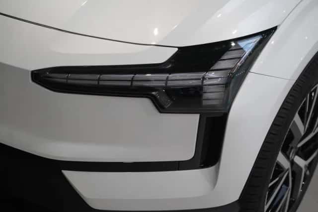 Volvo EX30 (2026) thumbnail 4