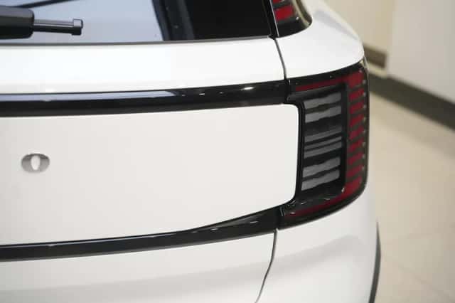Volvo EX30 (2026) thumbnail 9